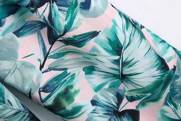 Lillemustri ja kõrge vöökohaga naiste püksid