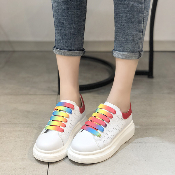 Νέο μοντέλο γυναικεία αθλητικά παπούτσια με χρωματιστούς δεσμούς