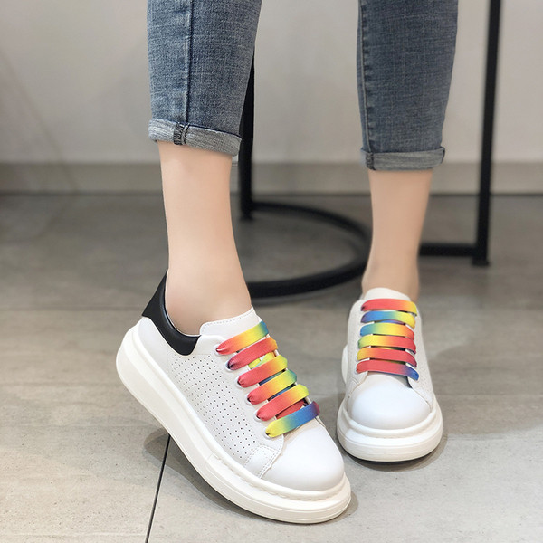 Νέο μοντέλο γυναικεία αθλητικά παπούτσια με χρωματιστούς δεσμούς