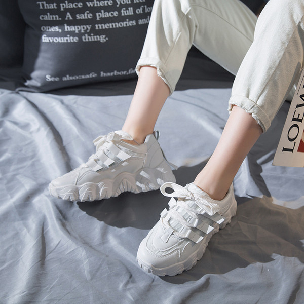 Casual γυναικεία αθήτικά παπούτσια - με κορδόνια και τραχιά σόλα