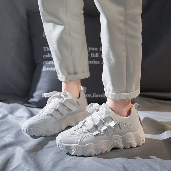 Casual γυναικεία αθήτικά παπούτσια - με κορδόνια και τραχιά σόλα