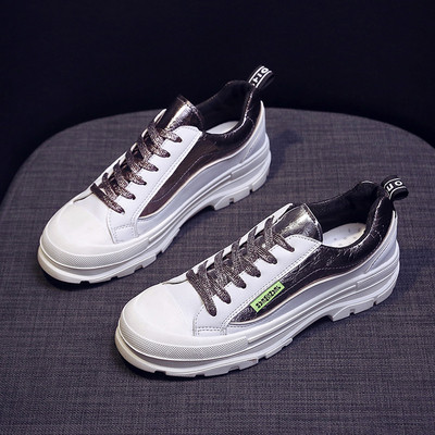 Νέο μοντέλο γυναικεία αθλητικά παπούτσια με επίπεδη σόλα και χρωματιστά κορδόνια