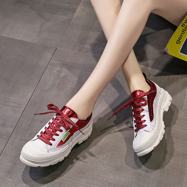 Νέο μοντέλο γυναικεία αθλητικά παπούτσια με επίπεδη σόλα και χρωματιστά κορδόνια