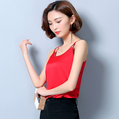 Κομψό γυναικείο φανελάκι κλασικό μοντέλο με λεπτούς ιμάντες