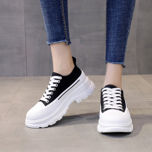 Alkalmi női tornacipő textilből, durva talppal