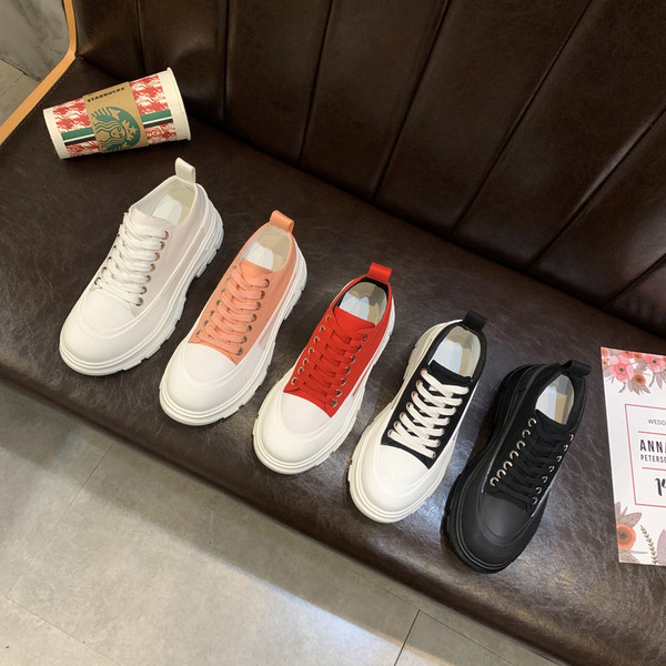 Alkalmi női tornacipő textilből, durva talppal