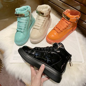 Νέο μοντέλο γυναικεία αθλητικά παπούτσια με μεταλλικό στοιχείο και ψηλή σόλα