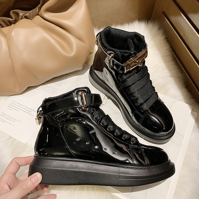 Νέο μοντέλο γυναικεία αθλητικά παπούτσια με μεταλλικό στοιχείο και ψηλή σόλα