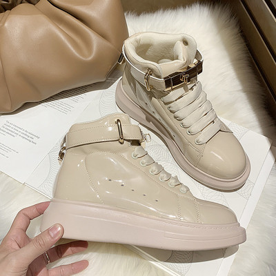 Νέο μοντέλο γυναικεία αθλητικά παπούτσια με μεταλλικό στοιχείο και ψηλή σόλα