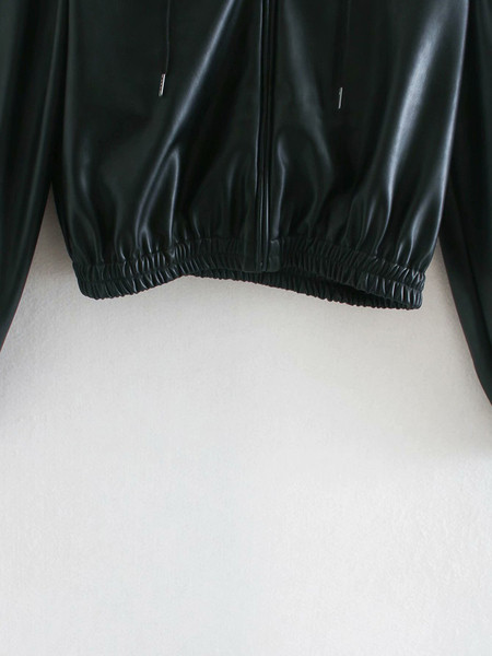 Κοντό έκο δερμάτινο μπουφάν με φερμουάρ και κουκούλα