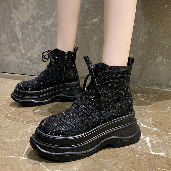 Γυναικείες μπότες με κορδόνια και πλατφόρμα σε δύο χρώματα