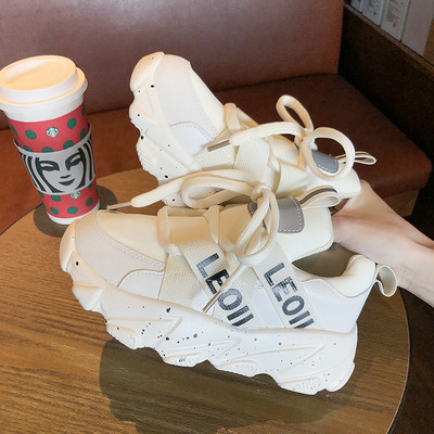 Νέο μοντέλο γυναικεία αθλητικά παπούτσια με τραχιά σόλα και επιγραφή