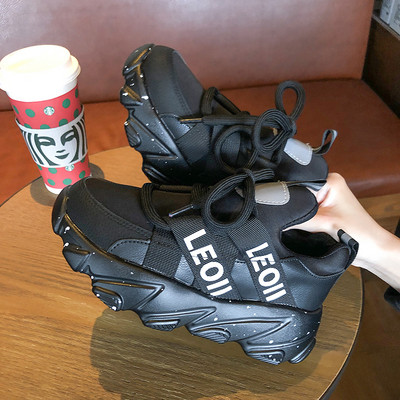 Νέο μοντέλο γυναικεία αθλητικά παπούτσια με τραχιά σόλα και επιγραφή