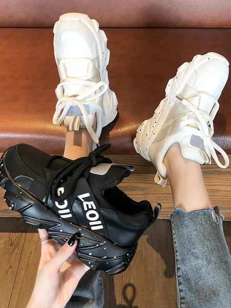 Νέο μοντέλο γυναικεία αθλητικά παπούτσια με τραχιά σόλα και επιγραφή