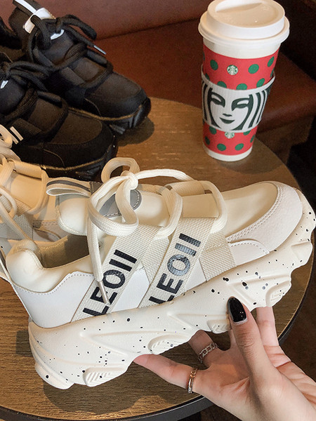 Νέο μοντέλο γυναικεία αθλητικά παπούτσια με τραχιά σόλα και επιγραφή