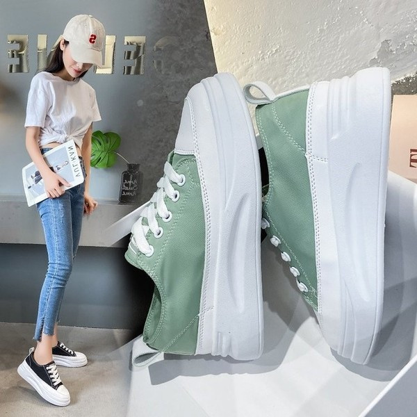 Γυναικεία αθλητικά πάνινα παπούτσια