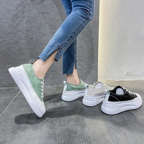 Γυναικεία αθλητικά πάνινα παπούτσια