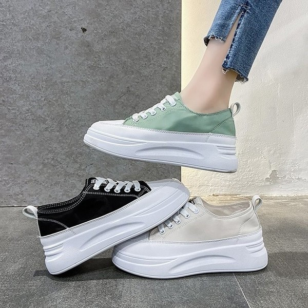 Γυναικεία αθλητικά πάνινα παπούτσια