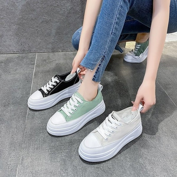 Γυναικεία αθλητικά πάνινα παπούτσια