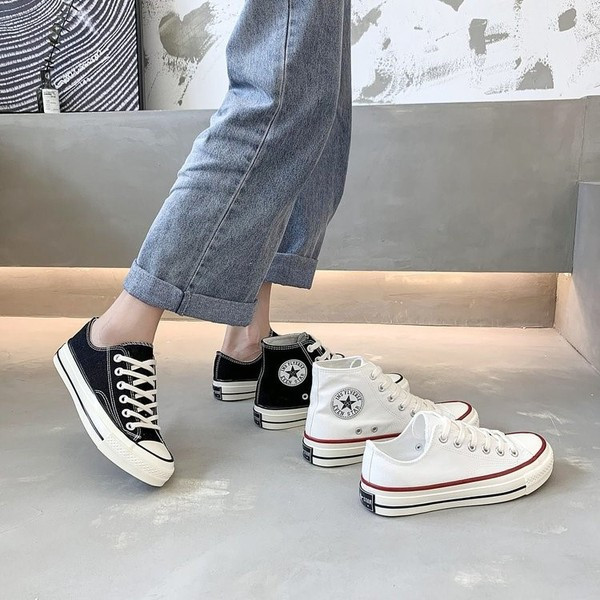 Γυναικεία ψηλά αθλητικά παπούτσιαμε επίπεδη σόλα