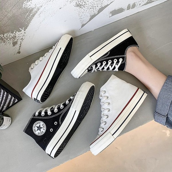 Γυναικεία ψηλά αθλητικά παπούτσιαμε επίπεδη σόλα