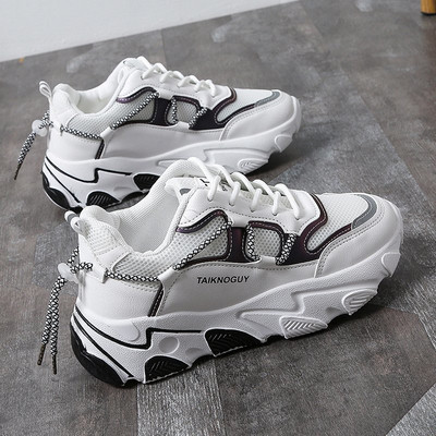 Σπορ αναπνεόμενα γυναικεία παπούτσια με τραχιά σόλα