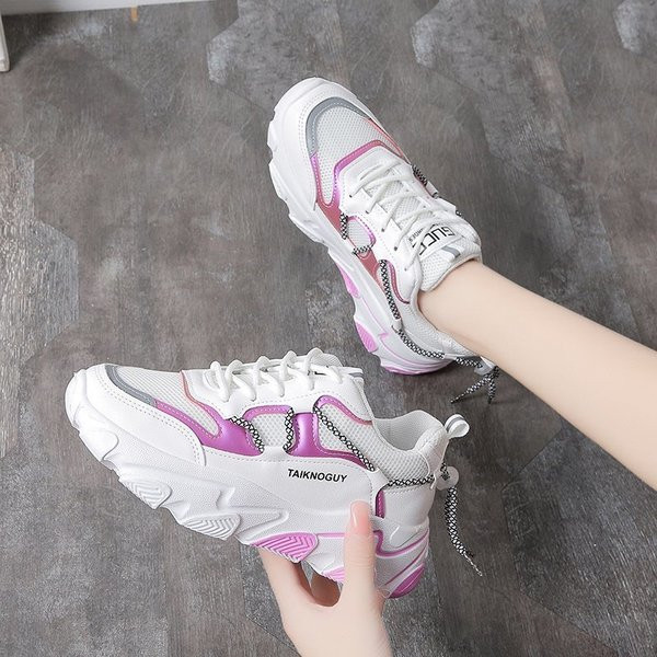 Σπορ αναπνεόμενα γυναικεία παπούτσια με τραχιά σόλα