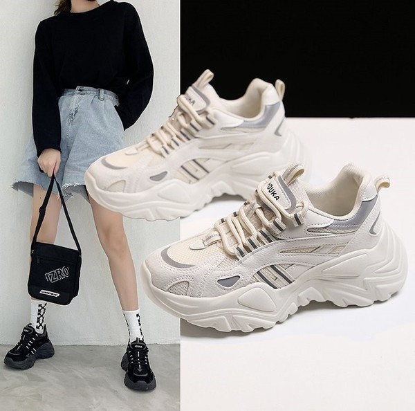 Γυναικεία μοντέρνα αθλητικά παπούτσια με υψηλή τραχιά σόλα