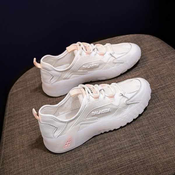 Γυναικεία αθλητικά παπούτσια με επίπεδη σόλα