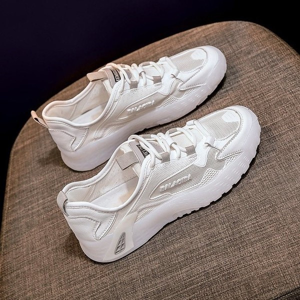 Γυναικεία αθλητικά παπούτσια με επίπεδη σόλα