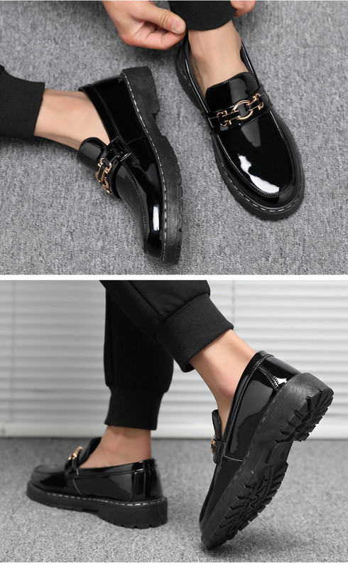 Μοντέρνα ανδρικά μοκασίνια από οικολογικό δέρμα με μεταλλική διακόσμηση σε δύο μοντέλα