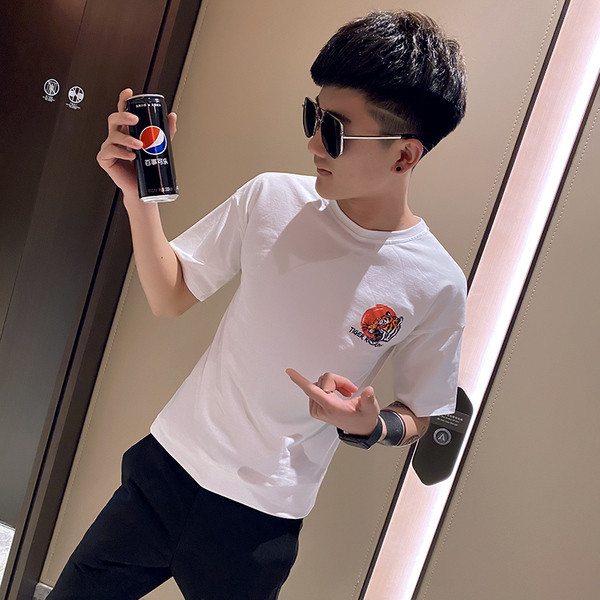 Φαρδύ μπλουζάκι με πολύχρωμο απλικέ στη πλάτη