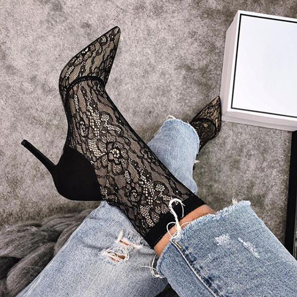 Női magas sarkú cipő új modellje - hegyes modell fekete színben