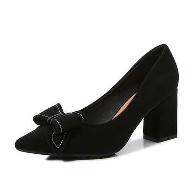 Moodsad paelaga paksude kõrgete kontsadega naiste kingad