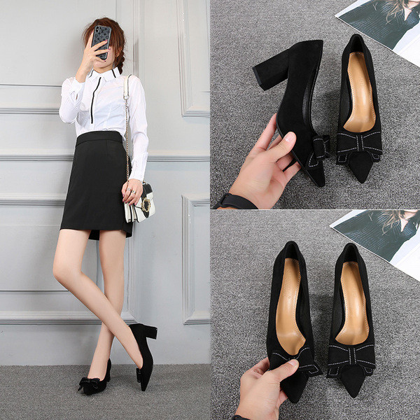 Moodsad paelaga paksude kõrgete kontsadega naiste kingad