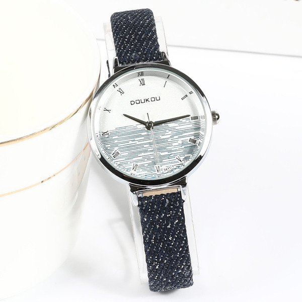 Γυναικείο ρολόι με λεπτό υφασμάτινο λουράκι