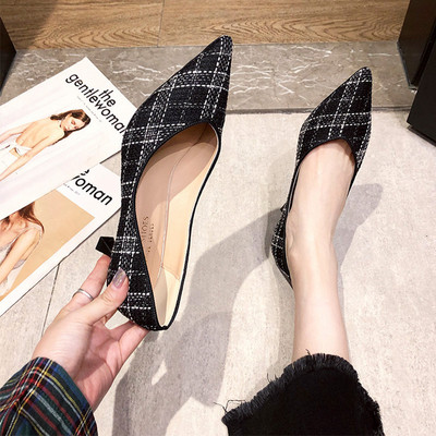 Γυναικεία παπούτσια καρό  μυτερό μοντέλο με λεπτό τακόυνι