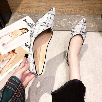 Γυναικεία παπούτσια καρό  μυτερό μοντέλο με λεπτό τακόυνι