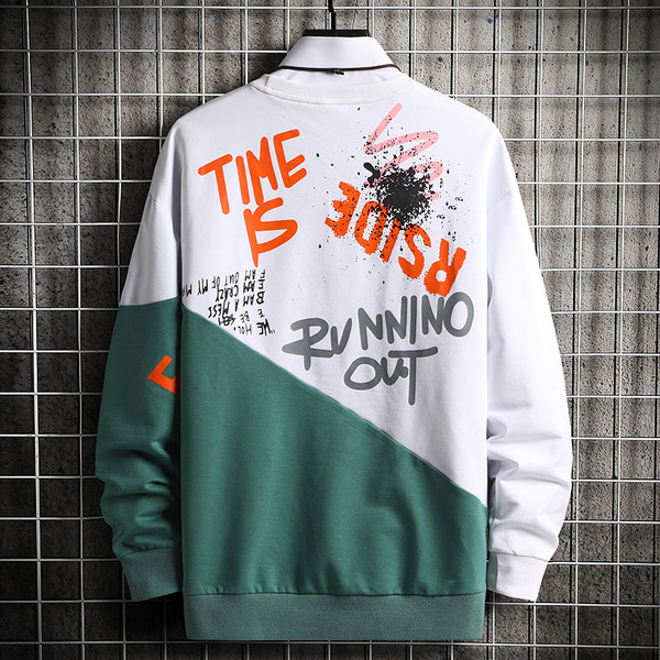 Széles férfi blúz ovális nyakkivágással és feliratokkal