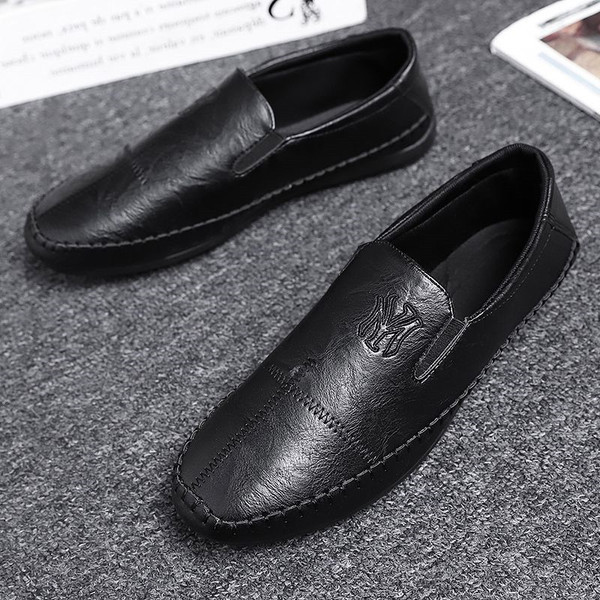 Öko bőrből készült férfi mokaszinok három színben, lapos talppal