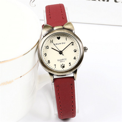 Γυναικείο ρολόι με μεταλλικό στοιχείο 3D και λεπτό λουράκι από οικολογικό σουέτ