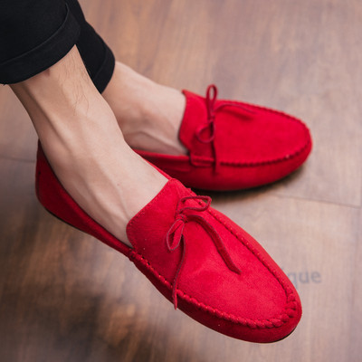 Férfi mokaszin szalaggal és lapos talppal