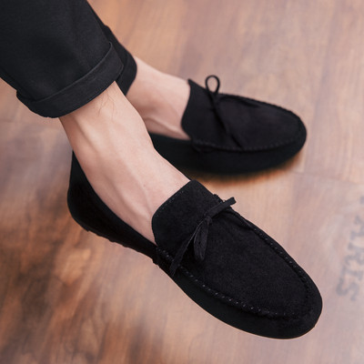 Férfi mokaszin szalaggal és lapos talppal