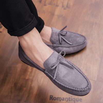 Férfi mokaszin szalaggal és lapos talppal