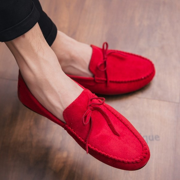 Férfi mokaszin szalaggal és lapos talppal