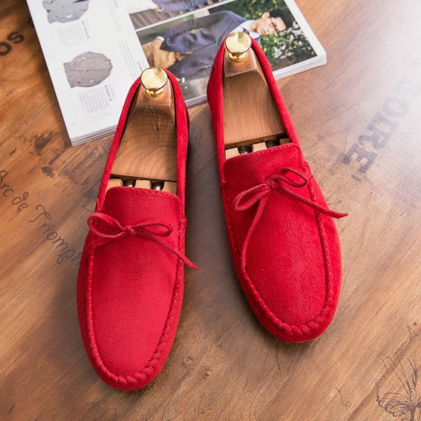 Férfi mokaszin szalaggal és lapos talppal