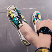 Új férfi mokaszin modell színes nyomtatással és lapos talppal