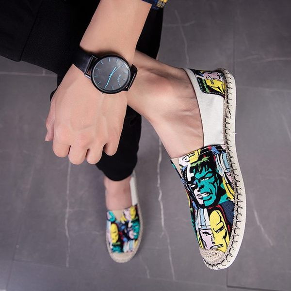 Új férfi mokaszin modell színes nyomtatással és lapos talppal