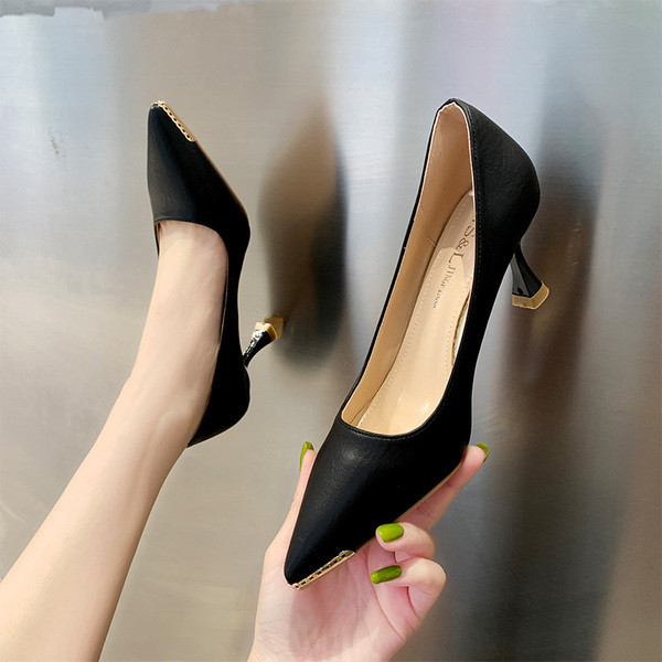 Κομψά γυναικεία παπούτσια από οικολογικό δέρμα με τακούνι 6 cm