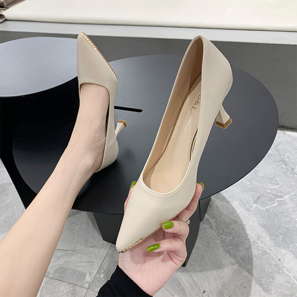 Κομψά γυναικεία παπούτσια από οικολογικό δέρμα με τακούνι 6 cm